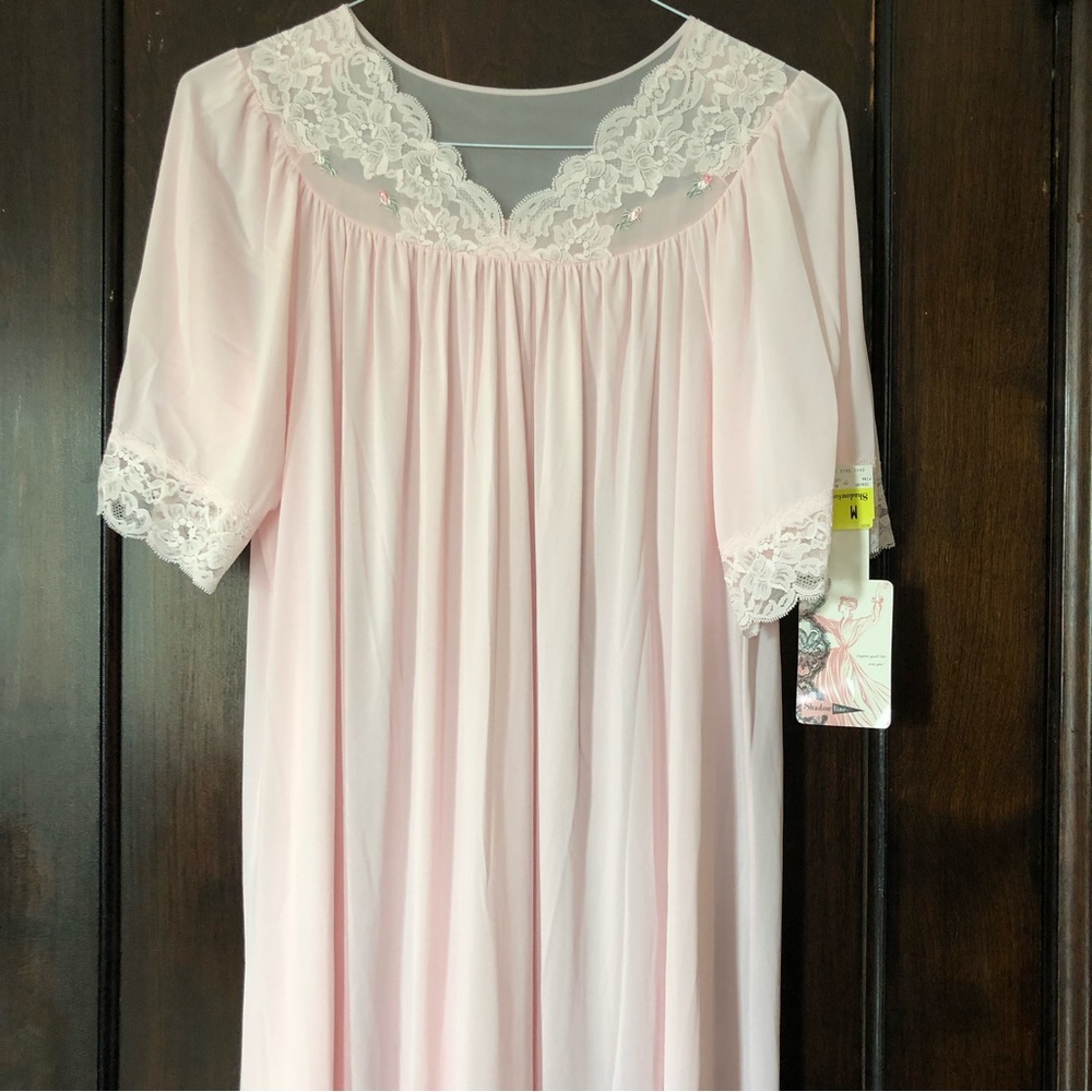 Shadowline pink nylon gown Womens medium vintage lace